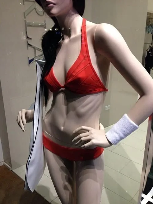 Skinny_Anorexic_Mannequin_La_Perla