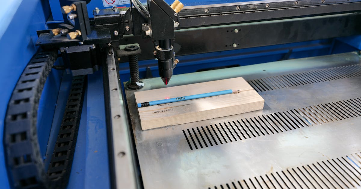 Engraving wooden hangers – Looking Good Treasure