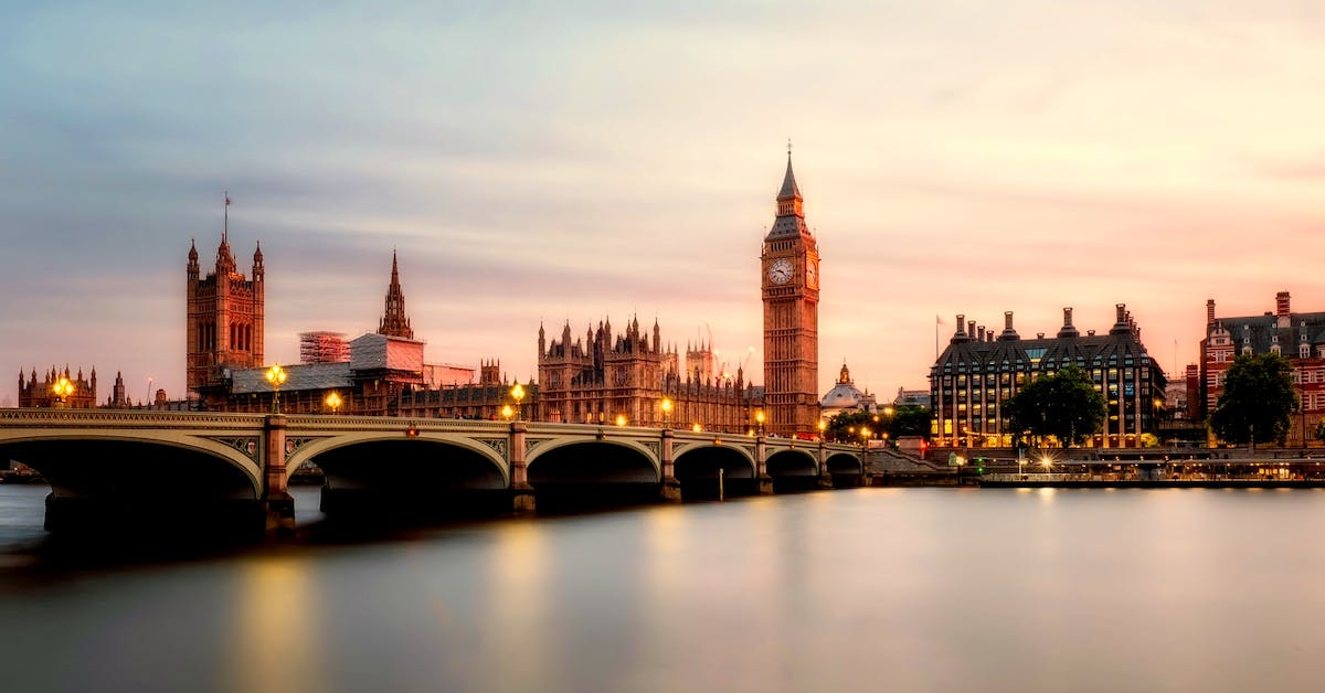 London retailers promised 2,000 Jobs once Sunday trading is extended